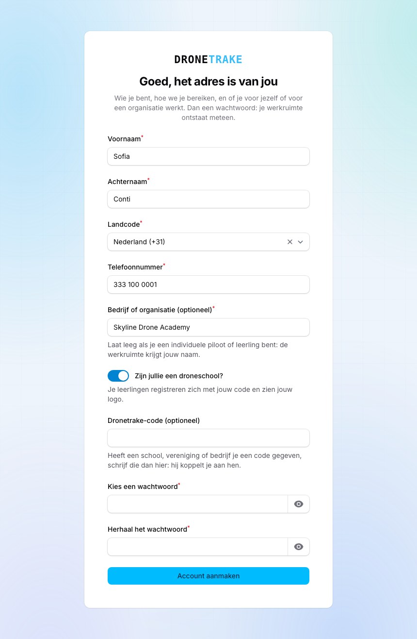 De registratie van de school: typ de bedrijfsnaam en de schakelaar «vliegschool» verschijnt; de schoolcode ontstaat vanzelf.